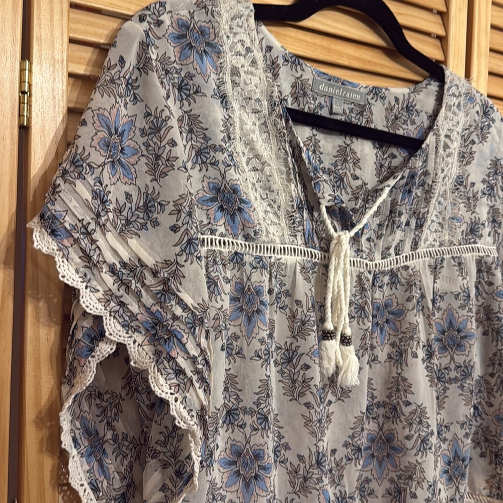 Daniel Rainn Floral Print Blouse - Picture 2 of 2